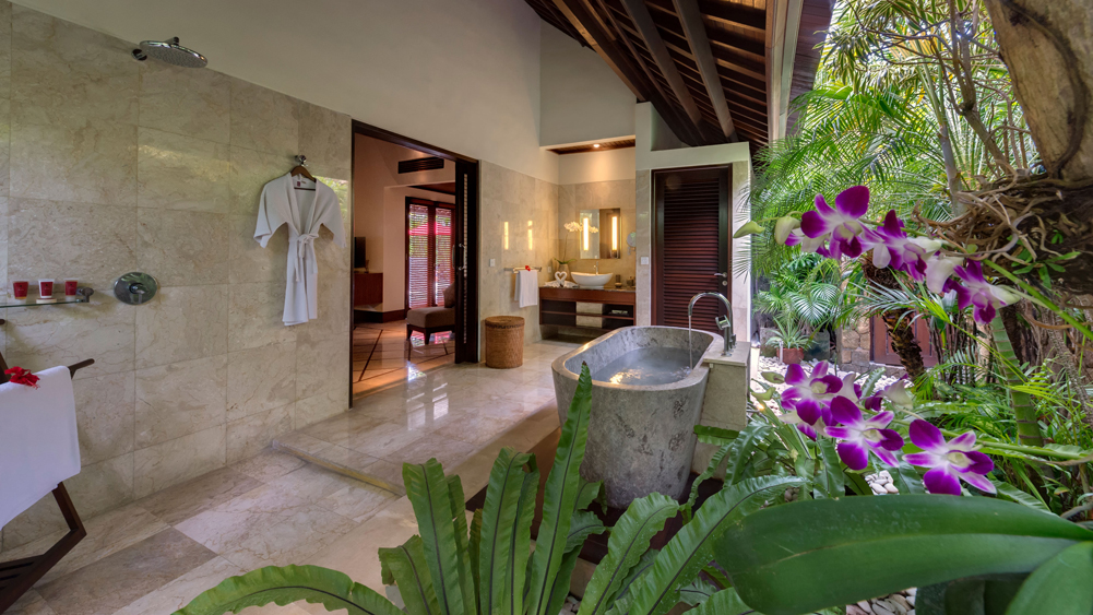Villa Asta - Master bedroom ensuite bathroom
